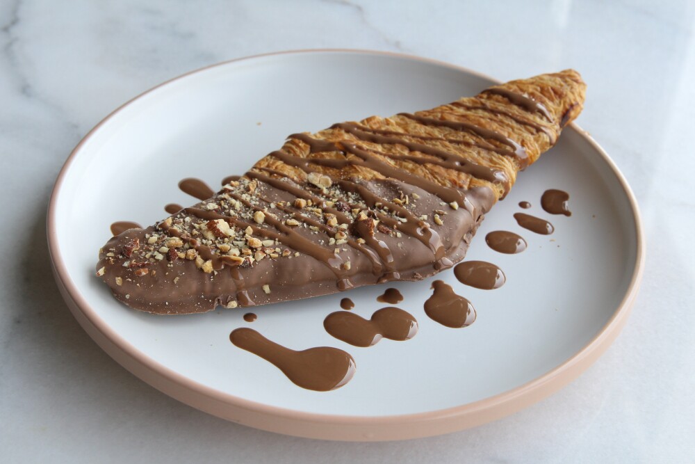 فلات كرواسون بالشوكولاته Flat Chocolate Croissant