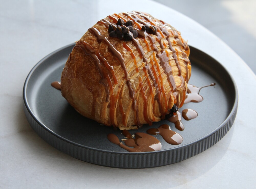 كرواسون بالشوكولاته Chocolate croissant