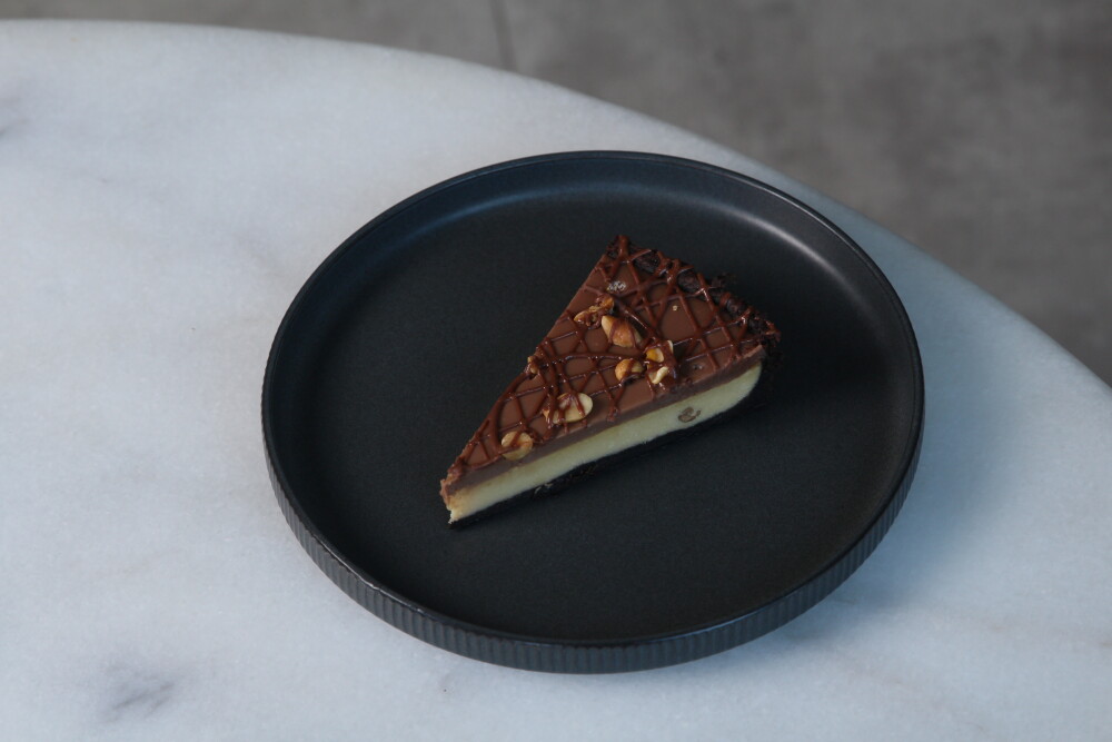 كيكة سنيكرز - Snickers Cake