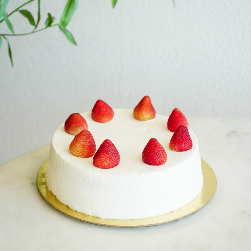 كيك فراولة - Strawberry Cake